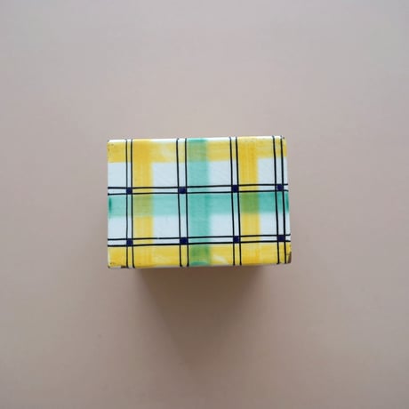 ドイツ / チェック柄の缶に見える陶器の箱・金継ぎ