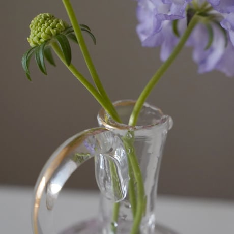ピンクの小花のガラスでキャンタ（栓つき）