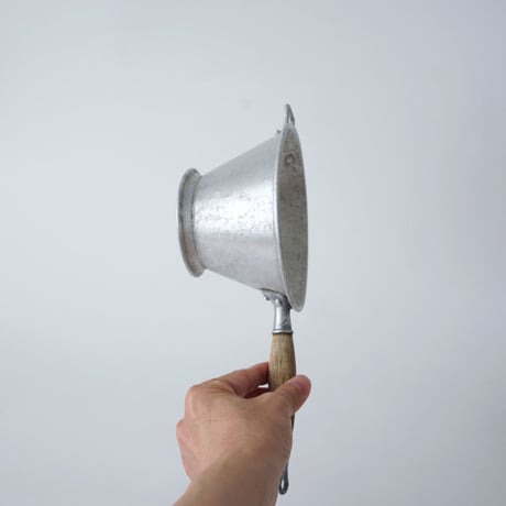 フランス・ビンテージ調理器具 / アルミの漉し器・木
