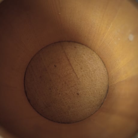持ち手の付いた木の入れ物