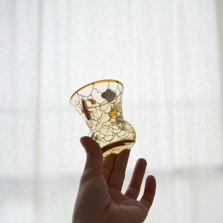 フランス・カーネーションの描かれたコップ