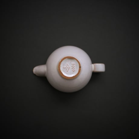 薄いピンクのジャグ