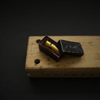 イギリスの黒い箱入り・顕微鏡