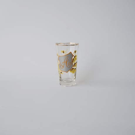 ベルギーのAのイニシャルのコップ