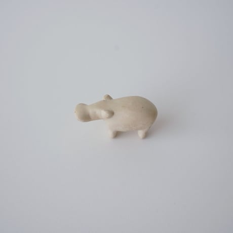 癒しのカバの置き物