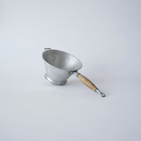 フランス・ビンテージ調理器具 / アルミの漉し器・木