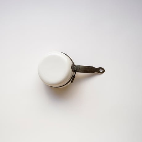 フランス・磁器でできた小さな片手鍋