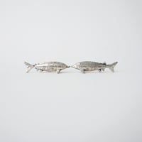 フランス・キャビア（魚）のカトラリーステイ