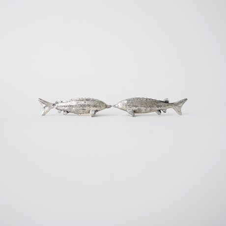 フランス・キャビア（魚）のカトラリーステイ