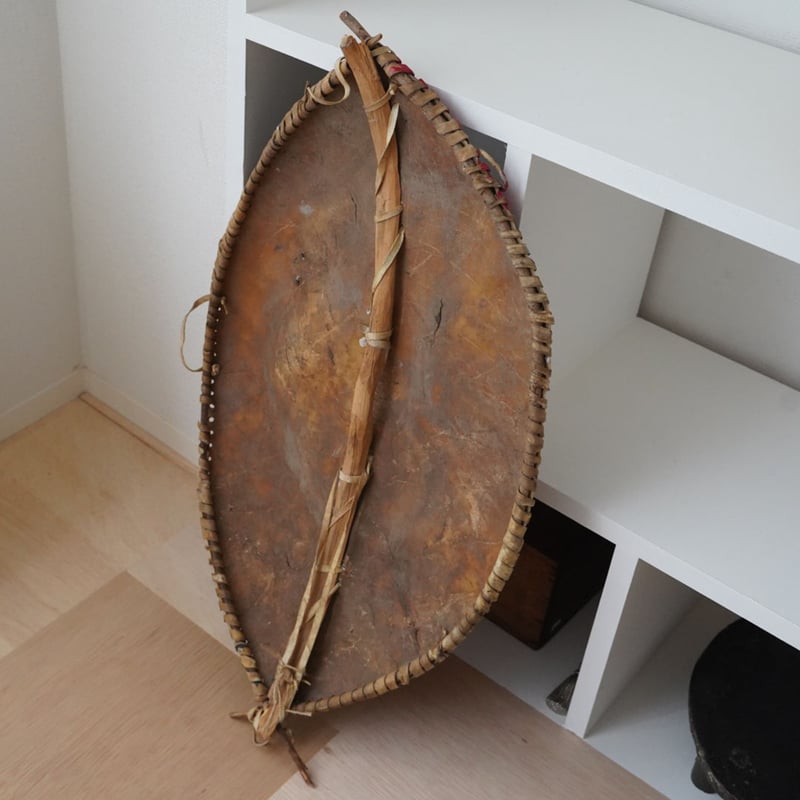 ケニア マサイ族 手彫りの盾