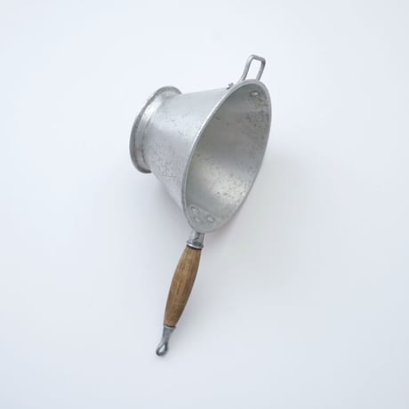 フランス・ビンテージ調理器具 / アルミの漉し器・木
