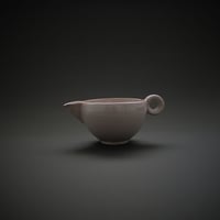 薄いピンクのジャグ