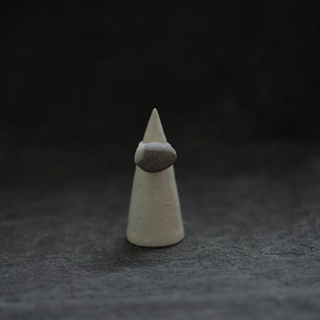 石のリング　グレーと白