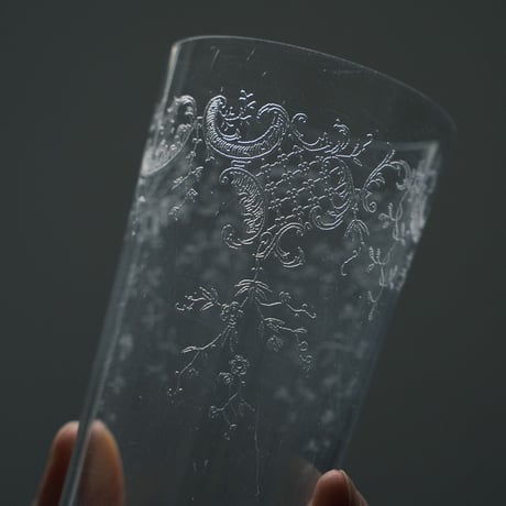 高級感のあるアンティークのコップ