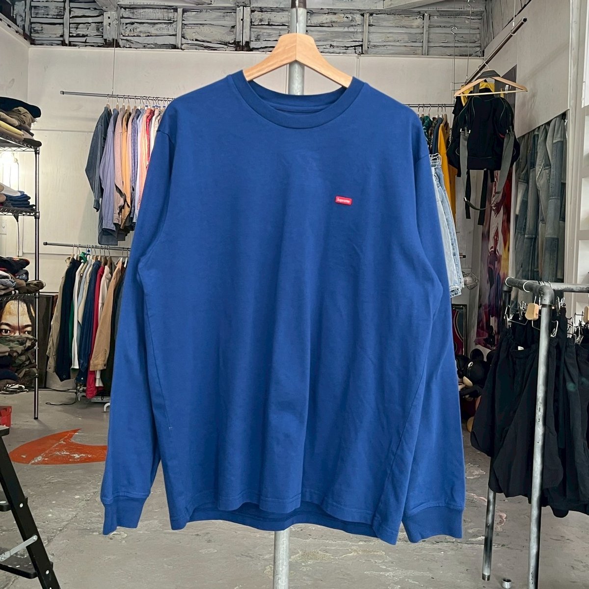 Supreme Small Box L/S Tee ネイビー Supreme Small Box L S Tee (FW24) - $68
