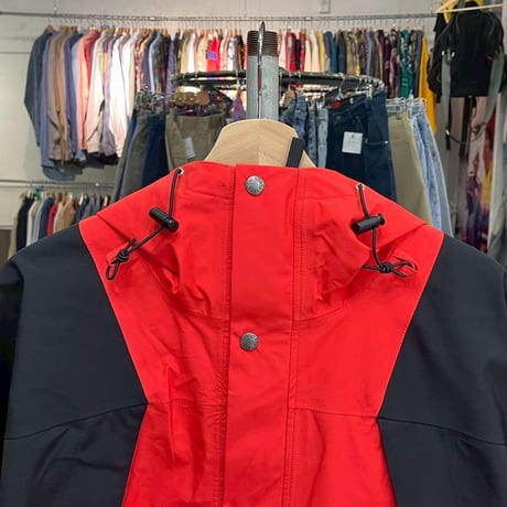 THE NORTH FACE 1994 RETRO MOUNTAIN LIGHT FUTURELIGHT JACKET BRICKHOUSERED MENS MEDIUM NF0A4R52 35468