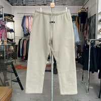 ESSENTIALS 3D SILICON RELAX SWEAT PANT BEIGE LARGE 45438