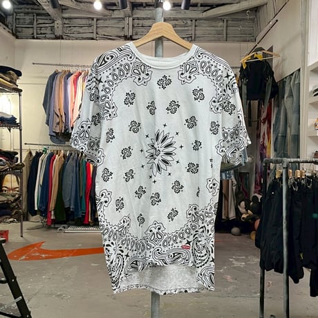 Supreme × HANES BANDANA TAGLESS TEE WHITE LARGE 70096