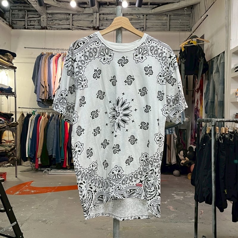 新品 XL 1枚 Supreme Hanes Bandana ペーズリー s-l400.jpg