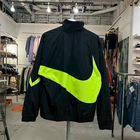 NIKE CITY NEON HBR  BIG SWOOSH WOVEN JACKET  BLACK SMALL 71751