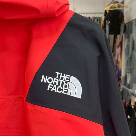 THE NORTH FACE 1994 RETRO MOUNTAIN LIGHT FUTURELIGHT JACKET BRICKHOUSERED MENS MEDIUM NF0A4R52 35468