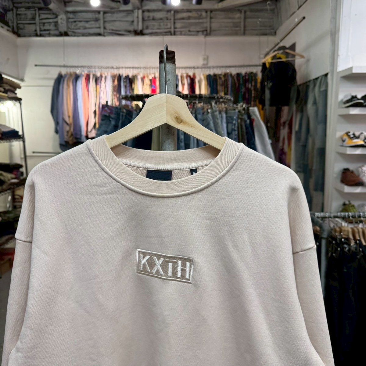 KITH CYBER MONDAY CREWNECK DAYONA LARGE 17538 |