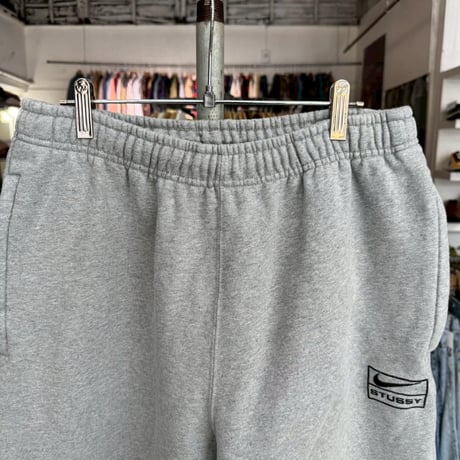 NIKE × STUSSY SWEAT PANT DO9340-063 GREY MEDIUM 76716