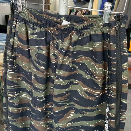 Supreme FULL ZIP WARM UP BAGGY PANT TIGER CAMO LARGE 42125