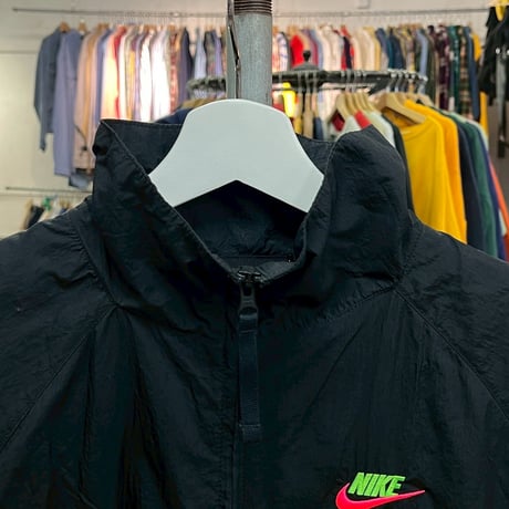 NIKE CITY NEON HBR  BIG SWOOSH WOVEN JACKET  BLACK SMALL 71751