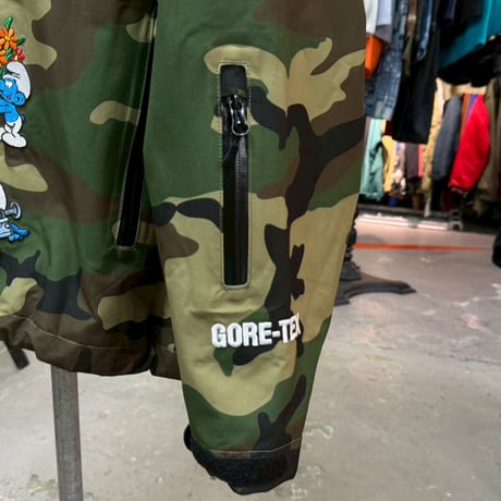Supreme × SMURFS GORE-TEX SHELL JACKET CAMO MEDIUM 75642