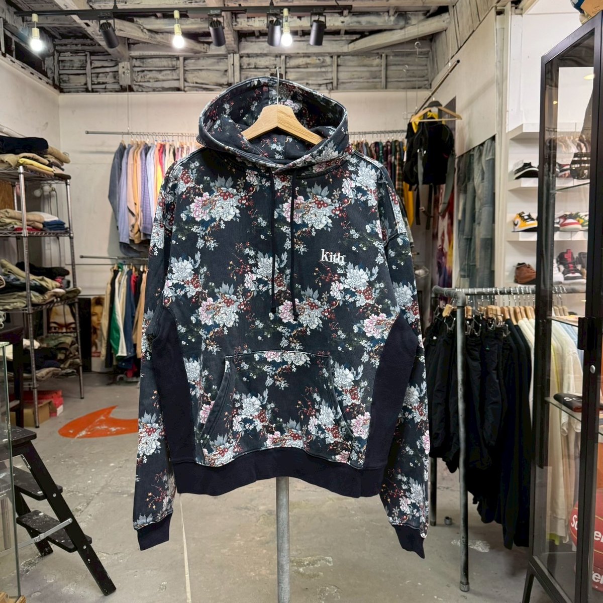 KITH / Aster Floral Williams lll Hodie/パーカー/M/コットン/WHT/KH2668 KITH FLORAL WILLIAMS III HOODIE NAVY MULTI MEDI