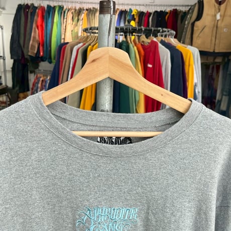 BUDSPOOL 舐達磨 EMBROIDERY LS TEE GREY LARGE 37000