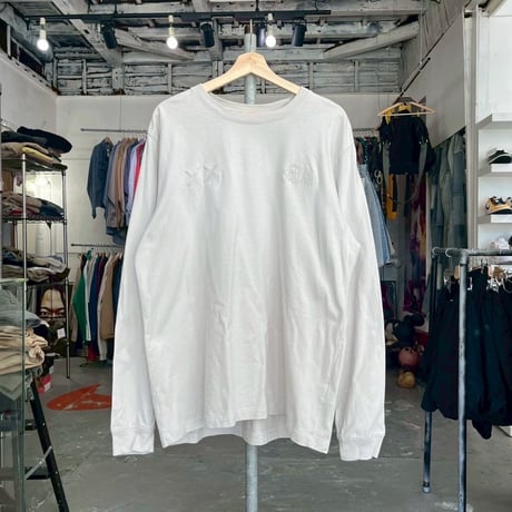 THE NORTH FACE	× KAWS LS TEE WHITE LARGE 17584