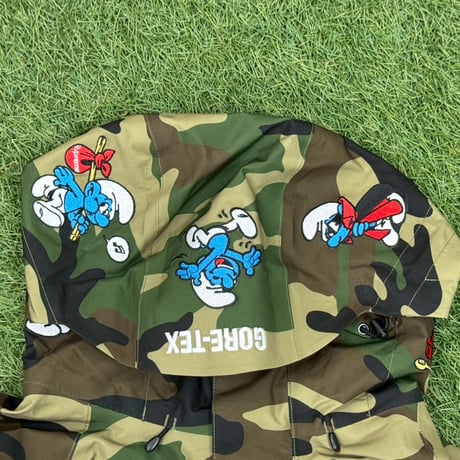 Supreme × SMURFS GORE-TEX SHELL JACKET CAMO MEDIUM 75642
