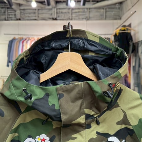Supreme × SMURFS GORE-TEX SHELL JACKET CAMO MEDIUM 75642