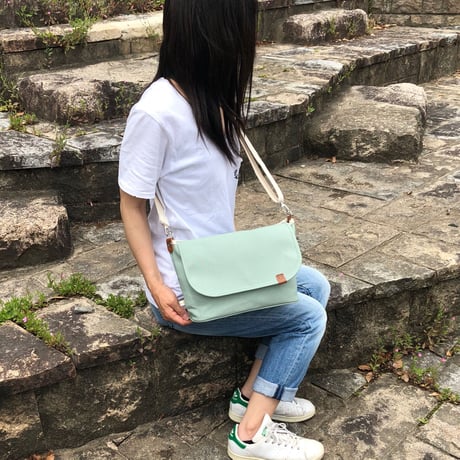倉敷帆布のショルダーバッグ