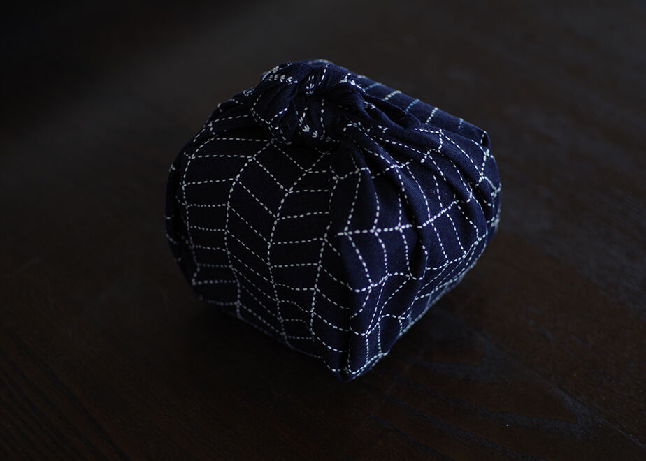 刺し子の風呂敷（割菊と杉綾） | 種