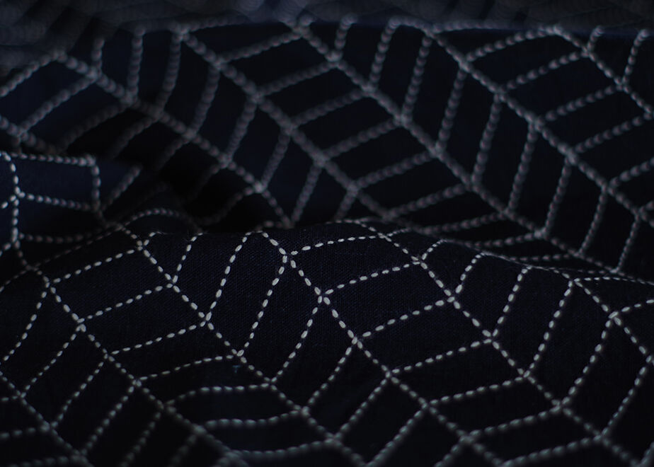 刺し子の風呂敷（割菊と杉綾） | 種