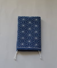 S様オーダー品】本藍染の刺し子ふきん（矢羽根模様） | 種