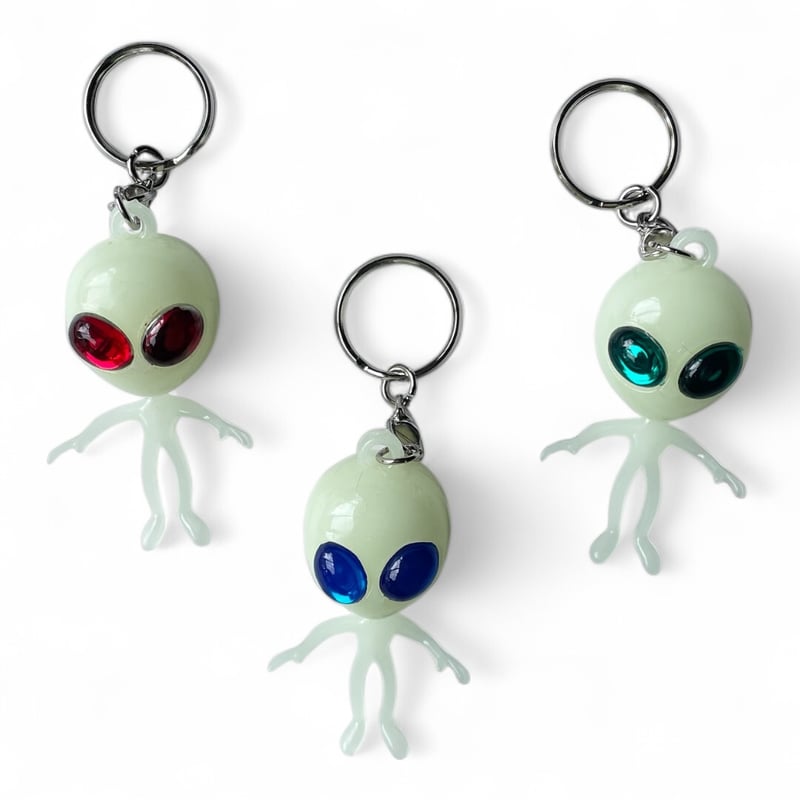 激レア　ALIEN GLOW-IN-THE-DARK KEYRING Glow In The Dark Alien Keyring – PoundFun