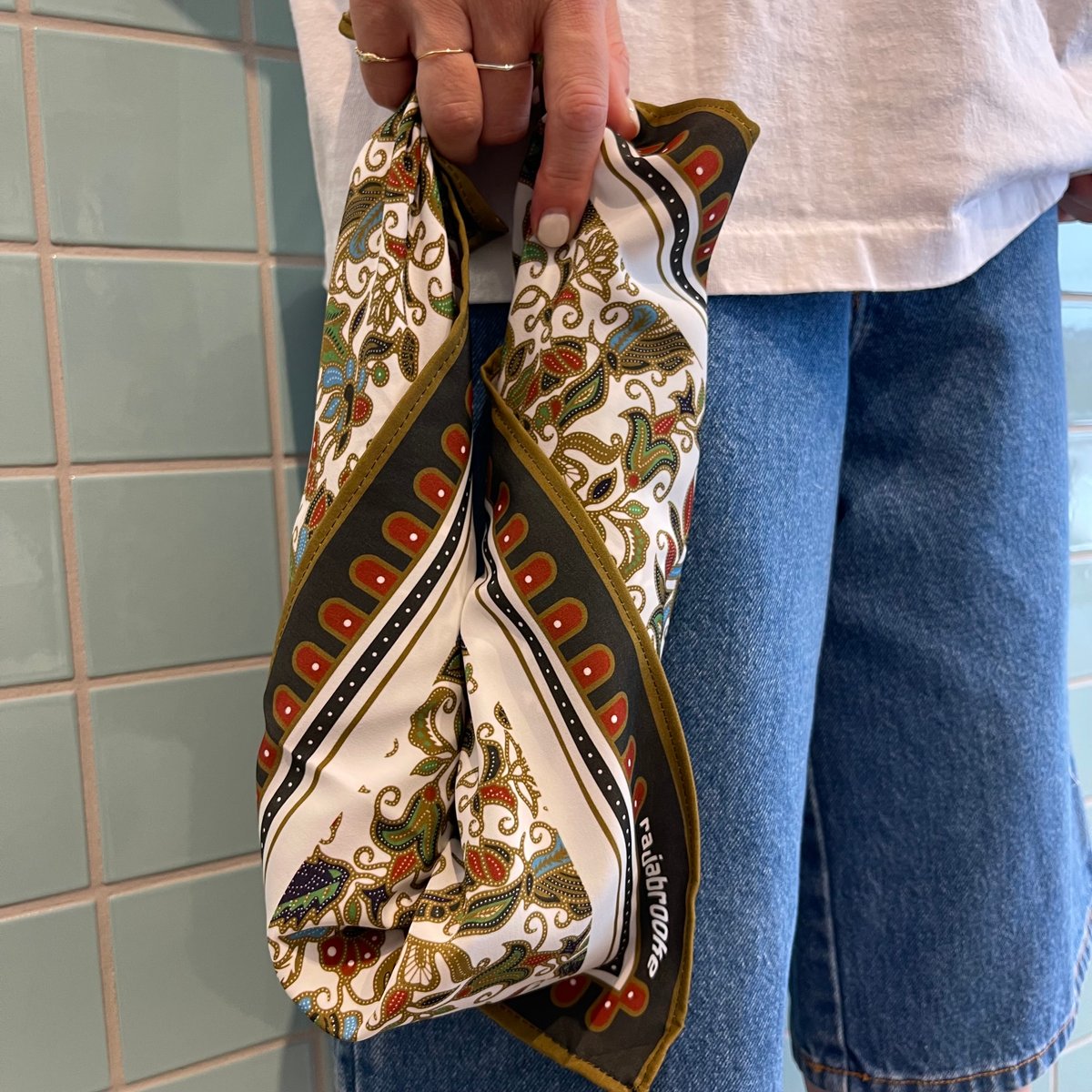rajabrooke 防水　furoshiki rajabrooke / ASIAN BATIK FUROSHIKI | FLUTTER