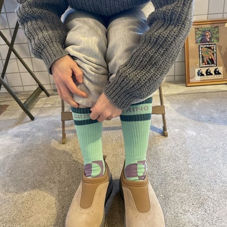 FLUTTER / FRONT MARK CREW SOCKS