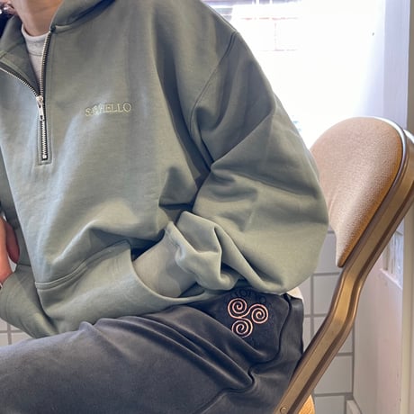 SAYHELLO / Slap Logo Harf-Zip Hoodie