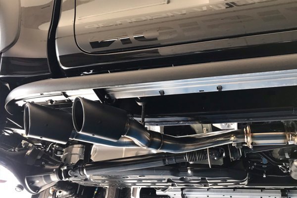 ハイラックス　サイド2本出しマフラー　GUN125 ハイラックス(GUN125) 右片側2本出しサイドマフラー（テール：オーバル