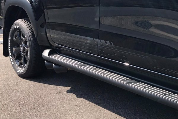 ハイラックス(GUN125) 右片側2本出しサイドマフラー（テール：オーバル