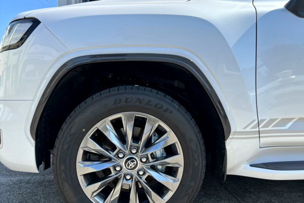 値下げします！ランクル300 モデリスタオーバーフェンダー右フロント ランクル300系（ZXグレード） 9mmオーバーフェンダーキット