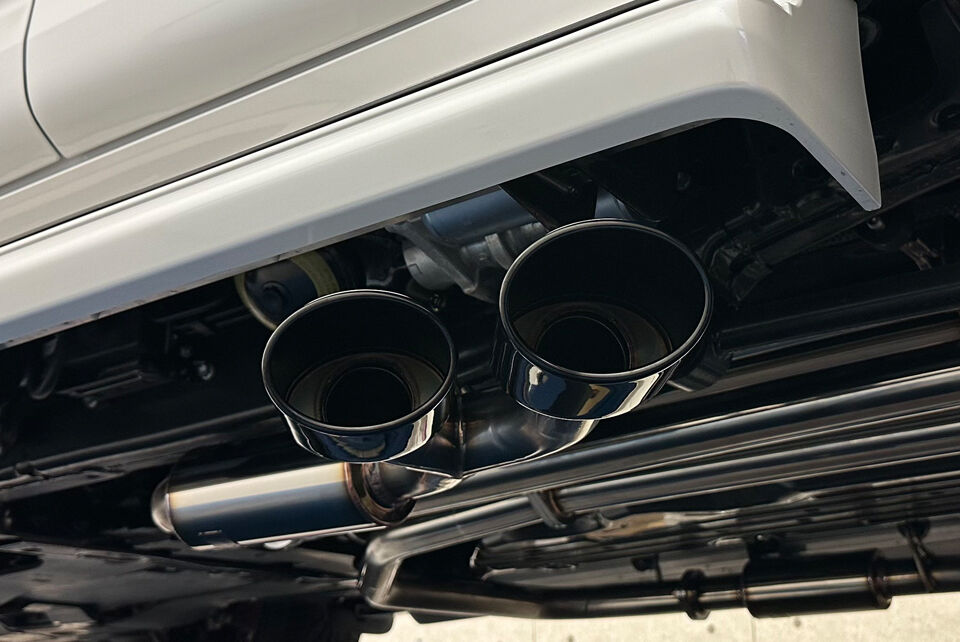 ランクル (3BA-VJA300W)ガソリン車 左右2本出し サイドマフラー