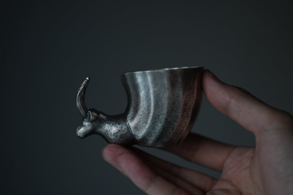 南鐐羚羊装酒盃 / 長谷川竹次郎 | gallery yaichi