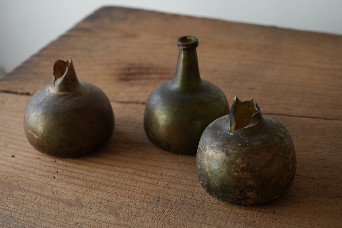 18世紀 銀化した発掘のオニオンボトル3点組 / （1700年代初頭