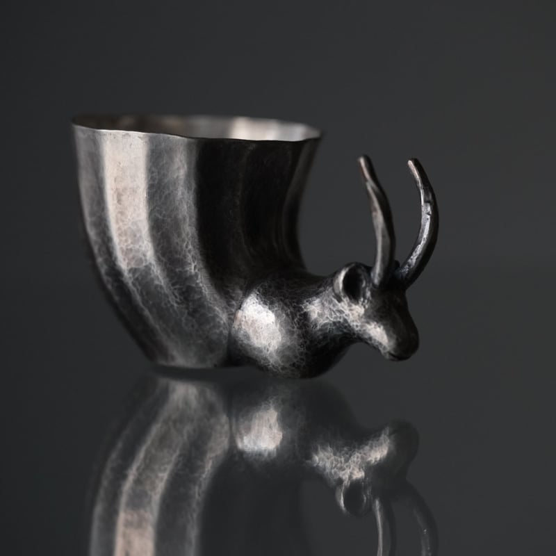 南鐐羚羊装酒盃 / 長谷川竹次郎 | gallery yaichi